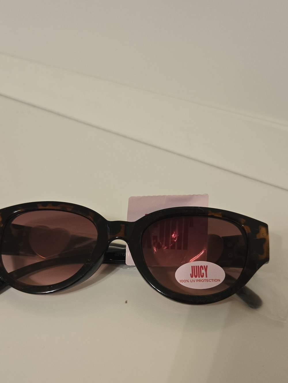 Juicy Couture Black Frames with Pink Hearts  Cat Eye Sunglasses Nwt - Picture 3 of 3